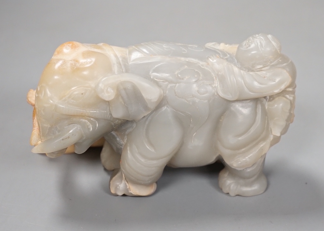 A Chinese jade elephant group 15cm